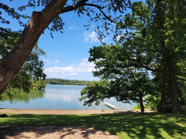 Private lake with sandy beach, dock - 13303 Diamond Path