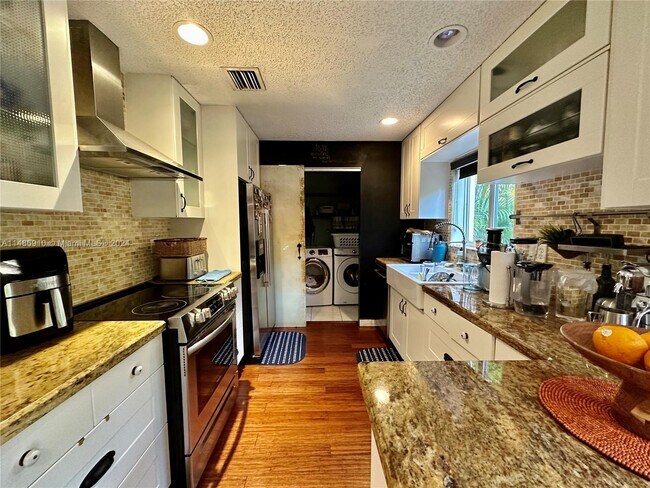 Foto del edificio - 10790 NW 52nd St