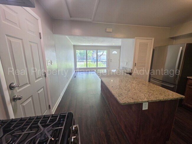 Foto del edificio - Updates Everywhere! 2/3 Bedrooms in Oak Park