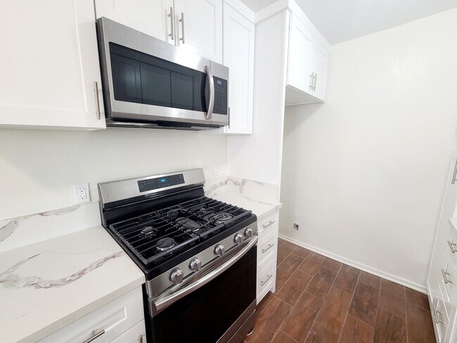 Foto del edificio - 627 N Benton Way