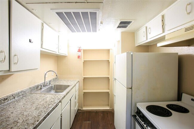 Foto del edificio - 9407 Hollock St