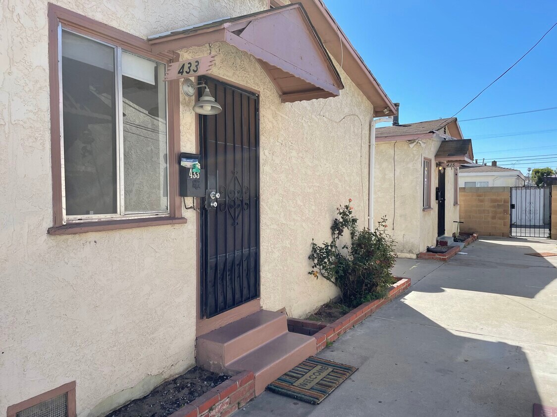 Primary Photo - 433 W 16th St