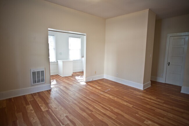 Foto del edificio - Adorable studio apartment, walk to UNC and...