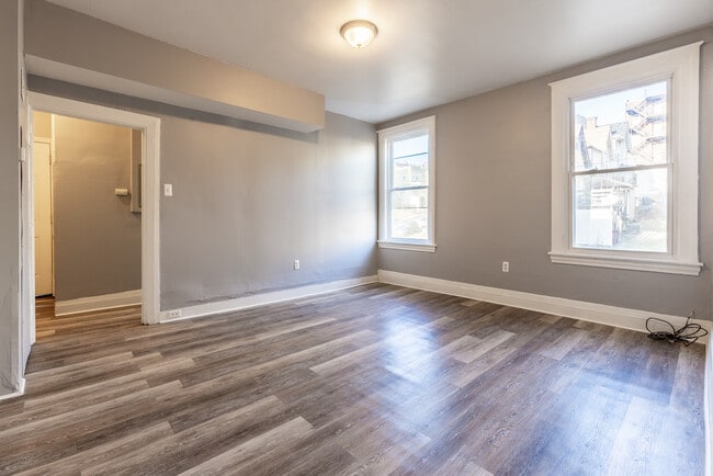 Building Photo - 304 S Birmingham Ave