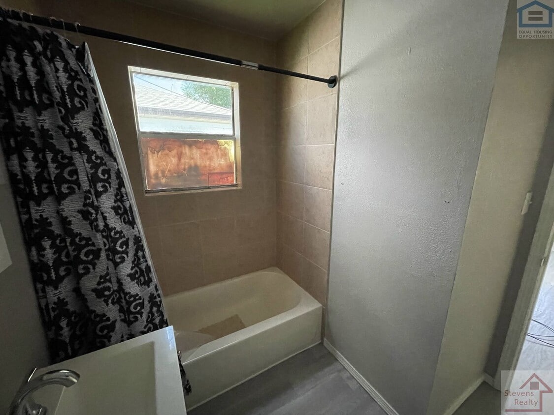 Primary Photo - 1315 SW E Ave