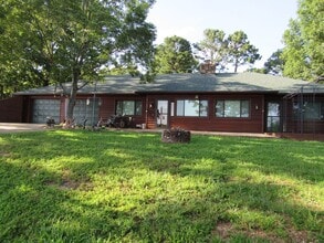 Building Photo - 142 Port Niangua Ln