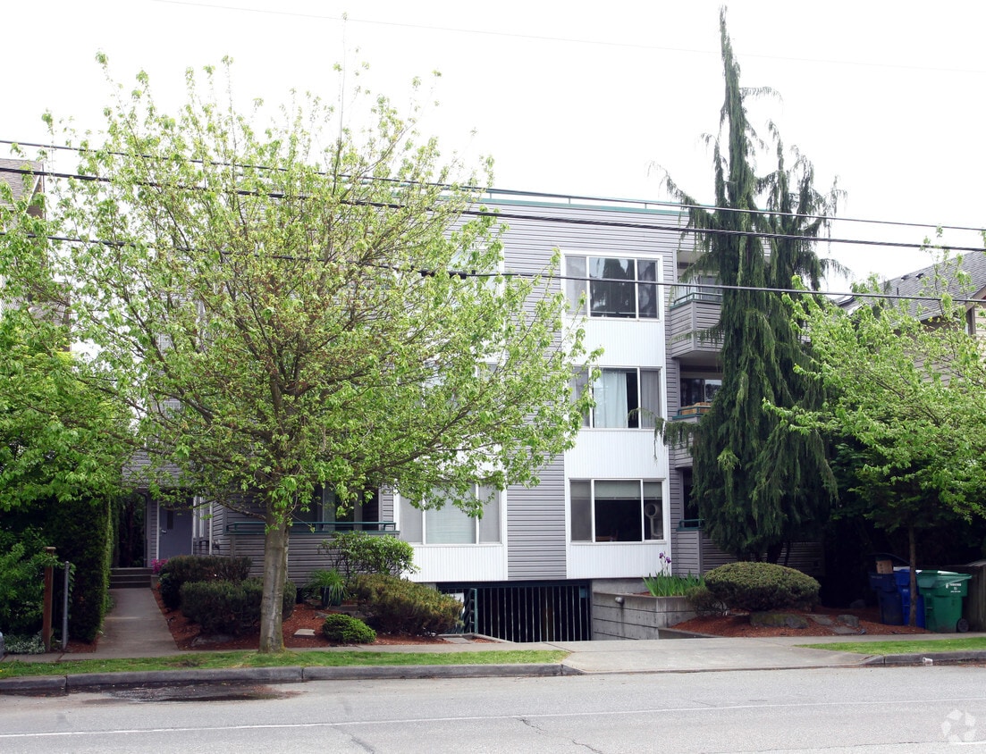 Building Photo - Broadview Sunset Apartments