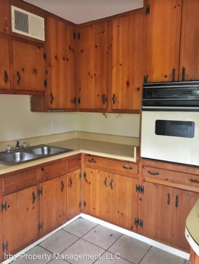 Building Photo - 3 br, 1 bath House - 1102 Anders Drive
