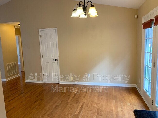 Building Photo - 401 Mallard Creek Dr