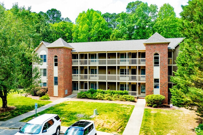 Bldg. 31 Exterior - Southpoint Glen