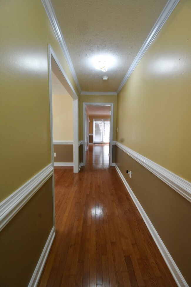 Building Photo - FIRST TWO WEEKS RENT FREE!4 Bedroom 2.5 Ba...