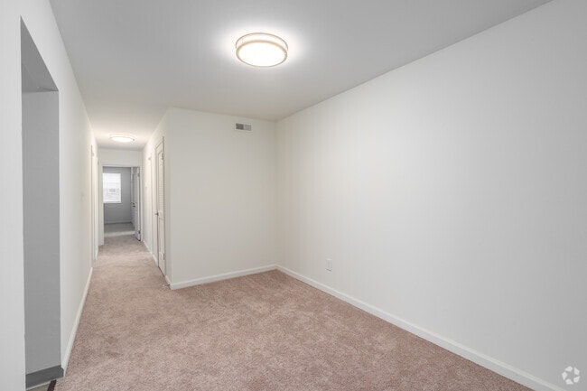3BR, 2BA - 1,100SF - Dining Room - Vairo Village