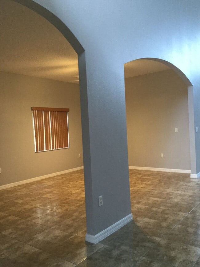 Building Photo - 4 br, 2.5 bath House - 4500 CALADIUM CT