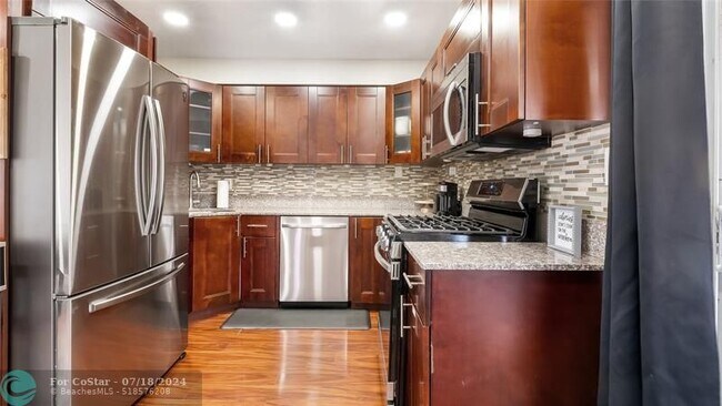Building Photo - 1433 SW 48th Ave