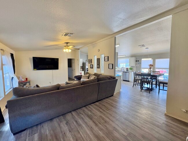 Building Photo - 511 Dayton Cir