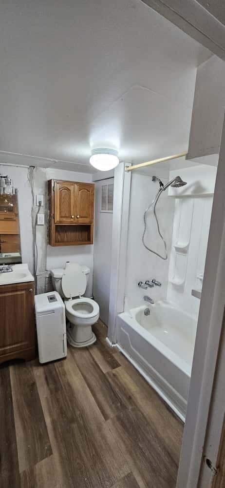 Building Photo - 724 3rd Ave