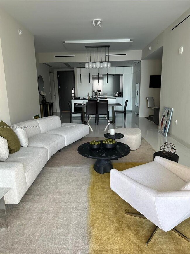 Building Photo - 300 Biscayne Blvd Way
