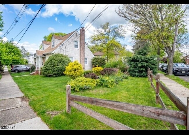 Building Photo - 2505 Girard Pl