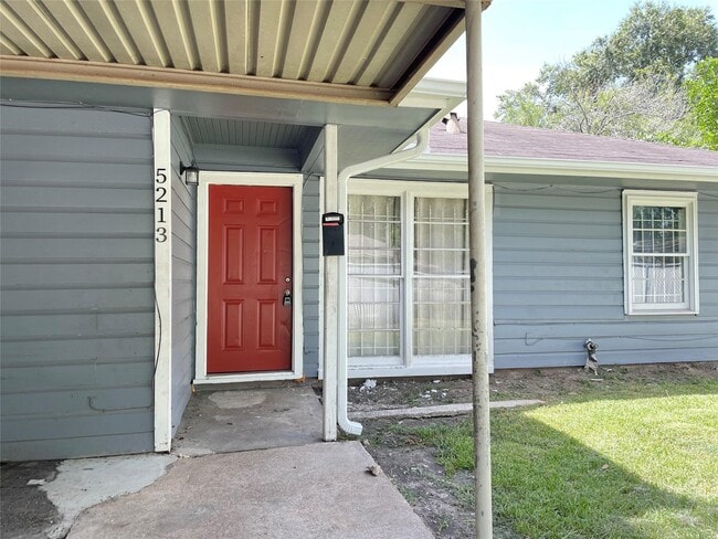 Building Photo - 5213 Anzio Rd