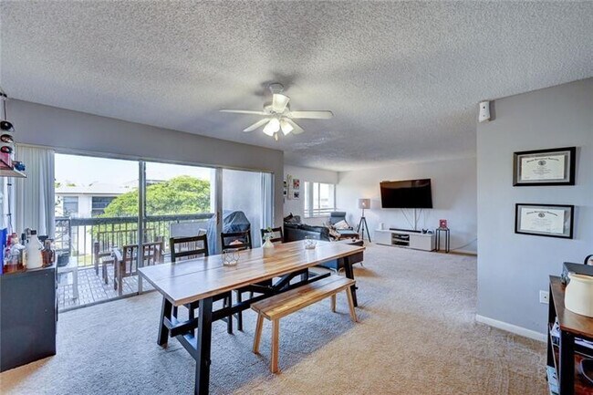 Foto del edificio - 731 N Pine Island Rd