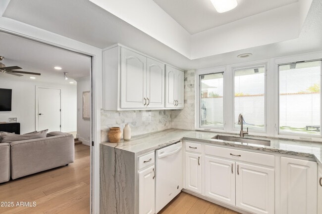 Building Photo - 2629 S Country Club Way