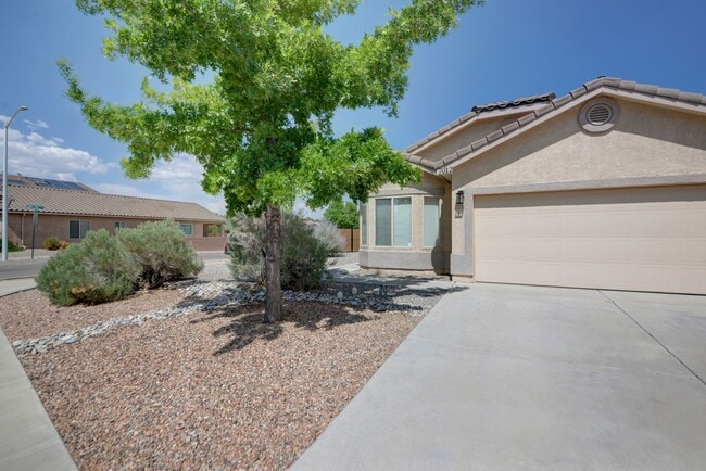 Building Photo - Beautiful 3 Bedroom Home in Montecito Esta...