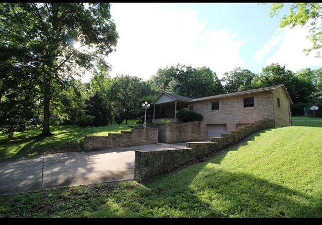 Building Photo - 108 Seaton Dr