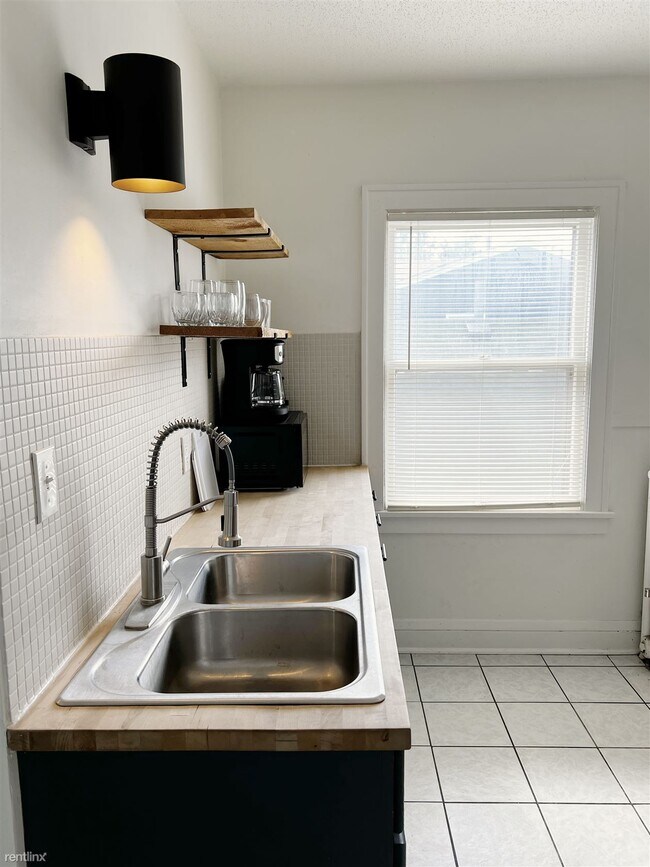 Foto del edificio - 2 br, 1 bath 4plex - 3912 North Thomas Ave...