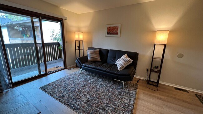 Building Photo - Furnished 2 Bed Top Floor Condo with Garag...