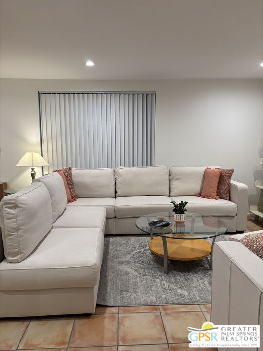 Foto del edificio - 2166 N Indian Canyon Dr