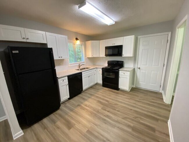 Foto del edificio - 3063 Sasanqua Ln SW