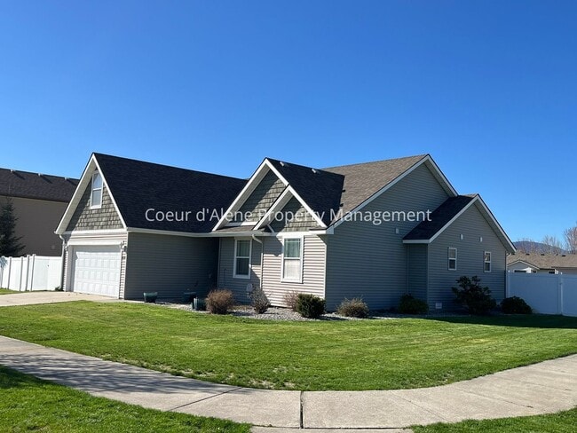 Building Photo - 3 bed house with Bonus Room in The Landings!