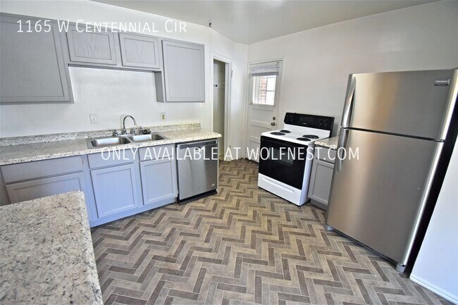 Building Photo - Beautiful 3 Bed Salt Lake Home! No Deposit...