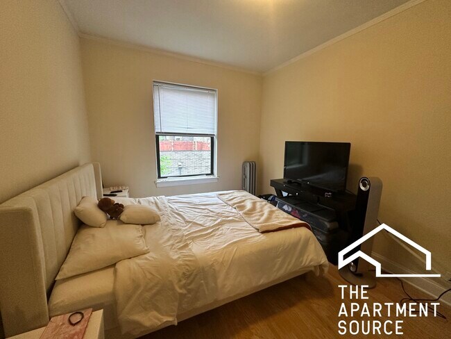 Foto del edificio - 4851 N Damen Ave