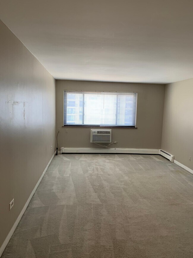 Building Photo - 607 W Wrightwood Ave