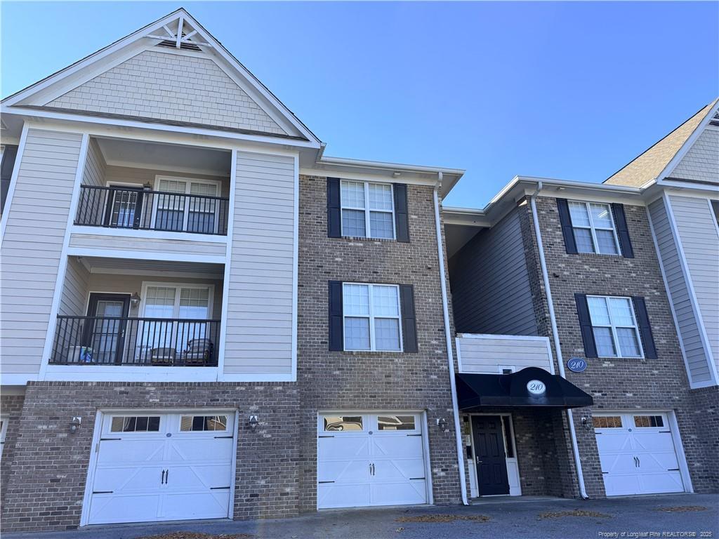 Foto principal - 210 Fountainhead Ln