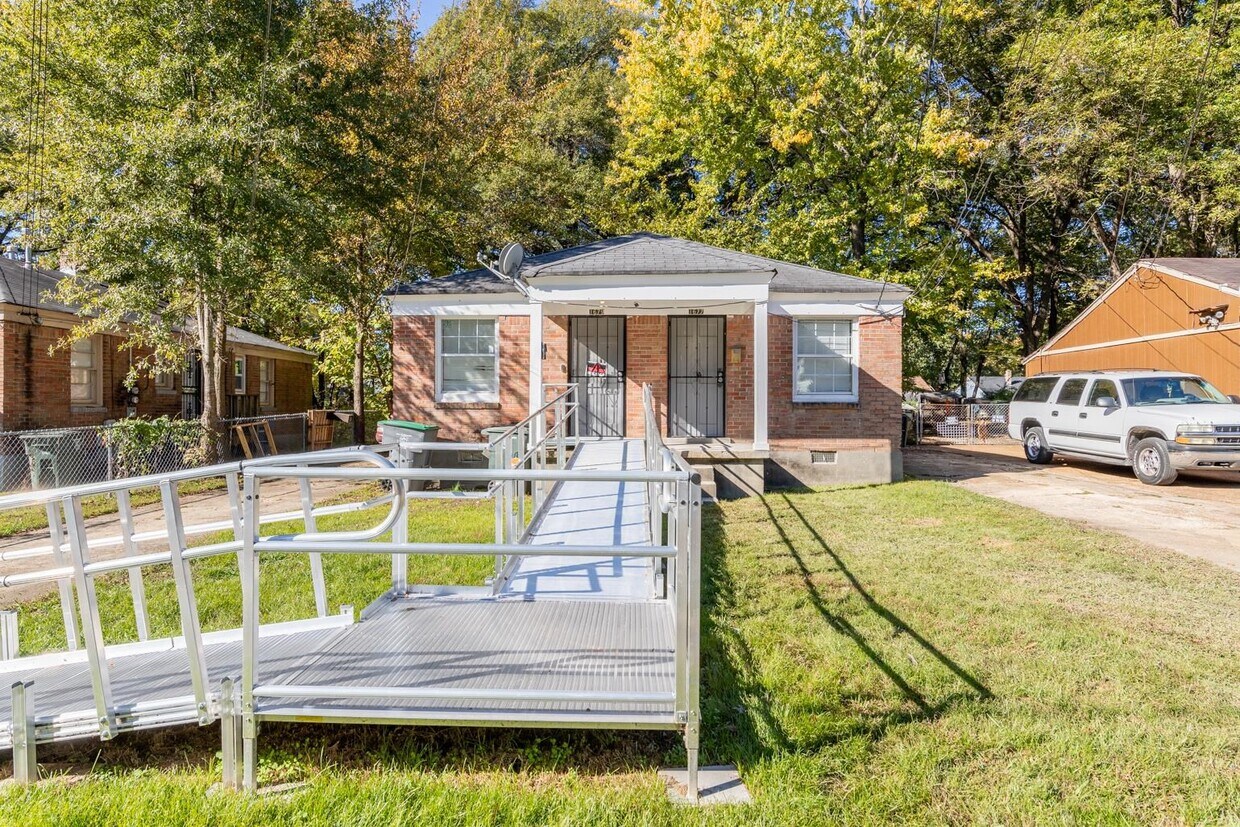 Primary Photo - 1677 Echles St