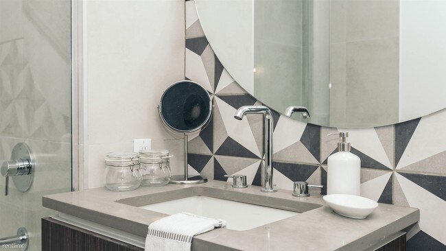 Foto del edificio - 8-3 Wyckoff Ave