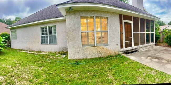 Building Photo - 111 Hanging Moss Dr