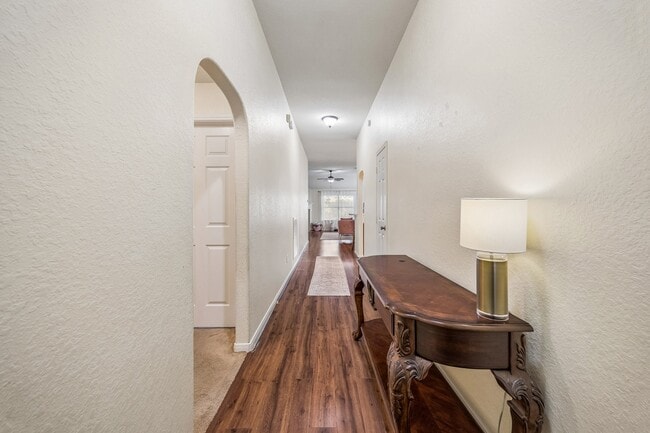 Foto del edificio - 24027 Floragate Dr