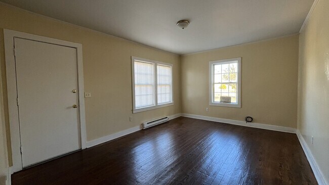 Foto del edificio - 2621 Dr Carver Rd