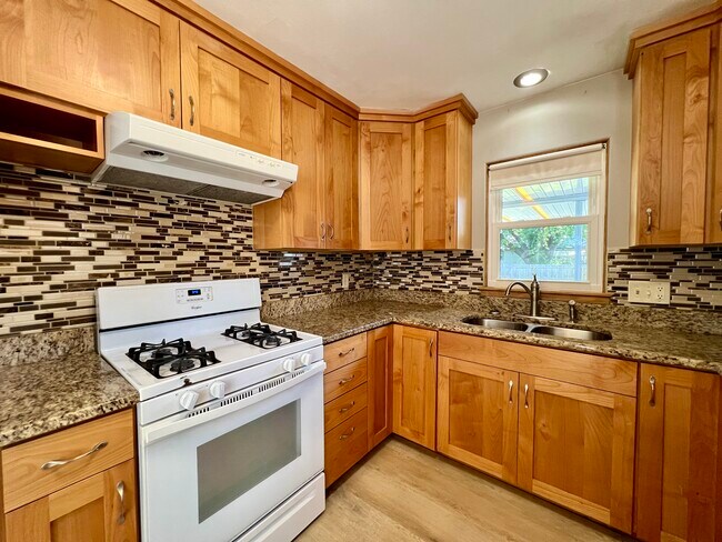 Cocina - 1420 3rd Ave SW