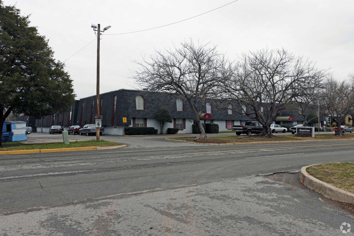 Building Photo - Greystone Apartments
