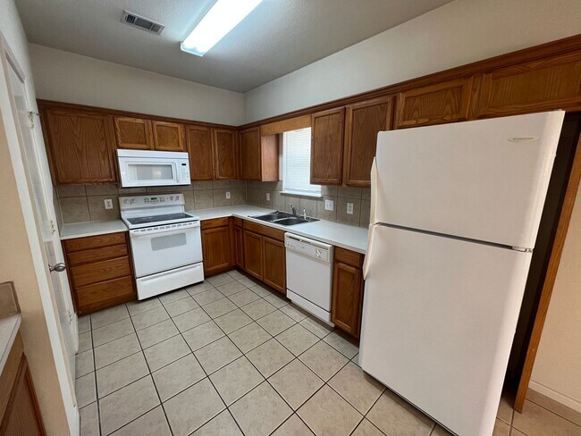 Building Photo - 708 Paso Fino St