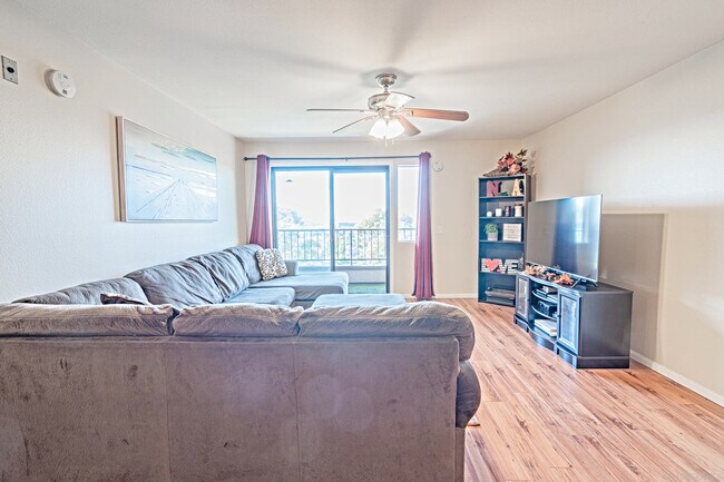 Building Photo - 5985 Dandridge Ln