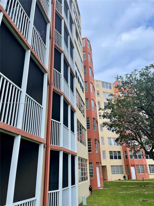 Foto del edificio - 1750 NE 191st St