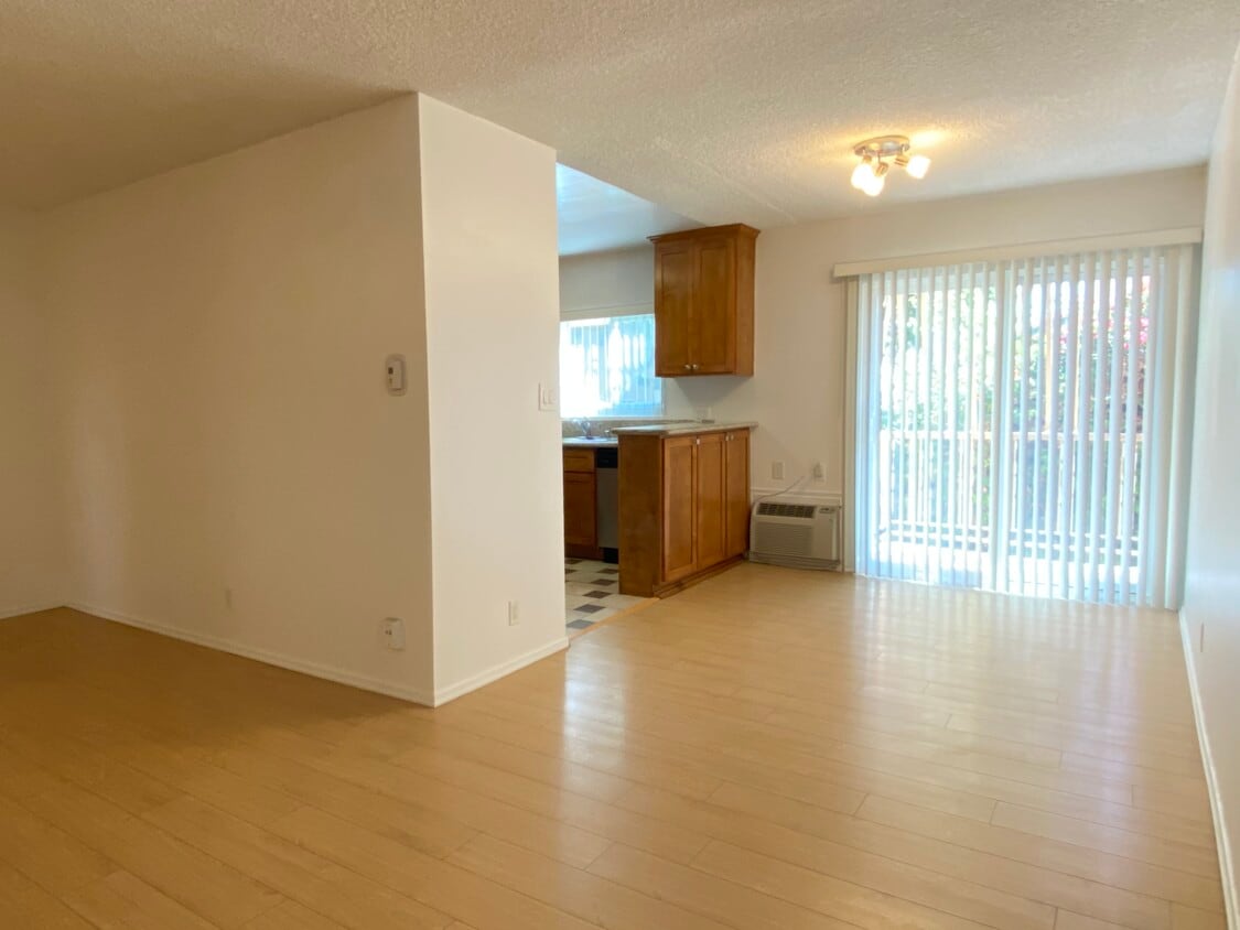 Unit 5 - 928 S Sherbourne Dr