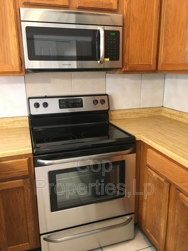 Building Photo - 1804 Gary's Park St