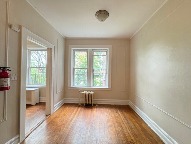 575 Mt Prospect Ave 402 - 570 Mount Prospect Ave