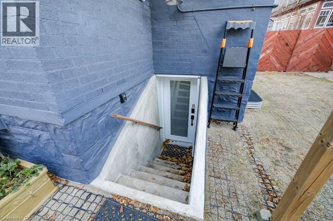 Building Photo - 604 Guelph St